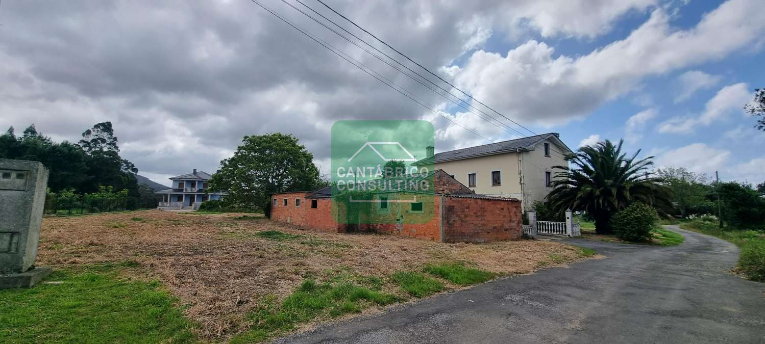 GRAN CASA FAMILIAR EN LAS CAMPAS, CASTROPOL CON ANEJOS Y MUCHAS POSIBILIDADES EN ZONA COSTERA DE ASTURIAS