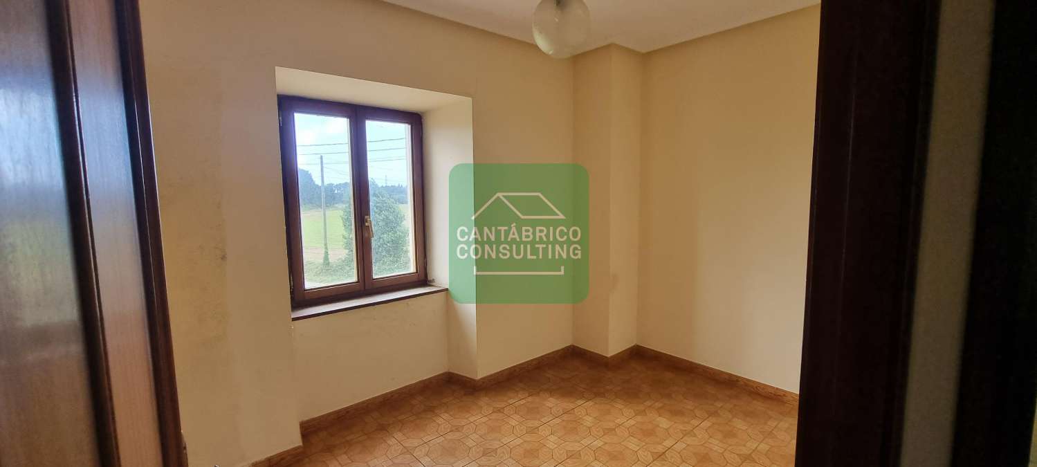 GRAN CASA FAMILIAR EN LAS CAMPAS, CASTROPOL CON ANEJOS Y MUCHAS POSIBILIDADES EN ZONA COSTERA DE ASTURIAS