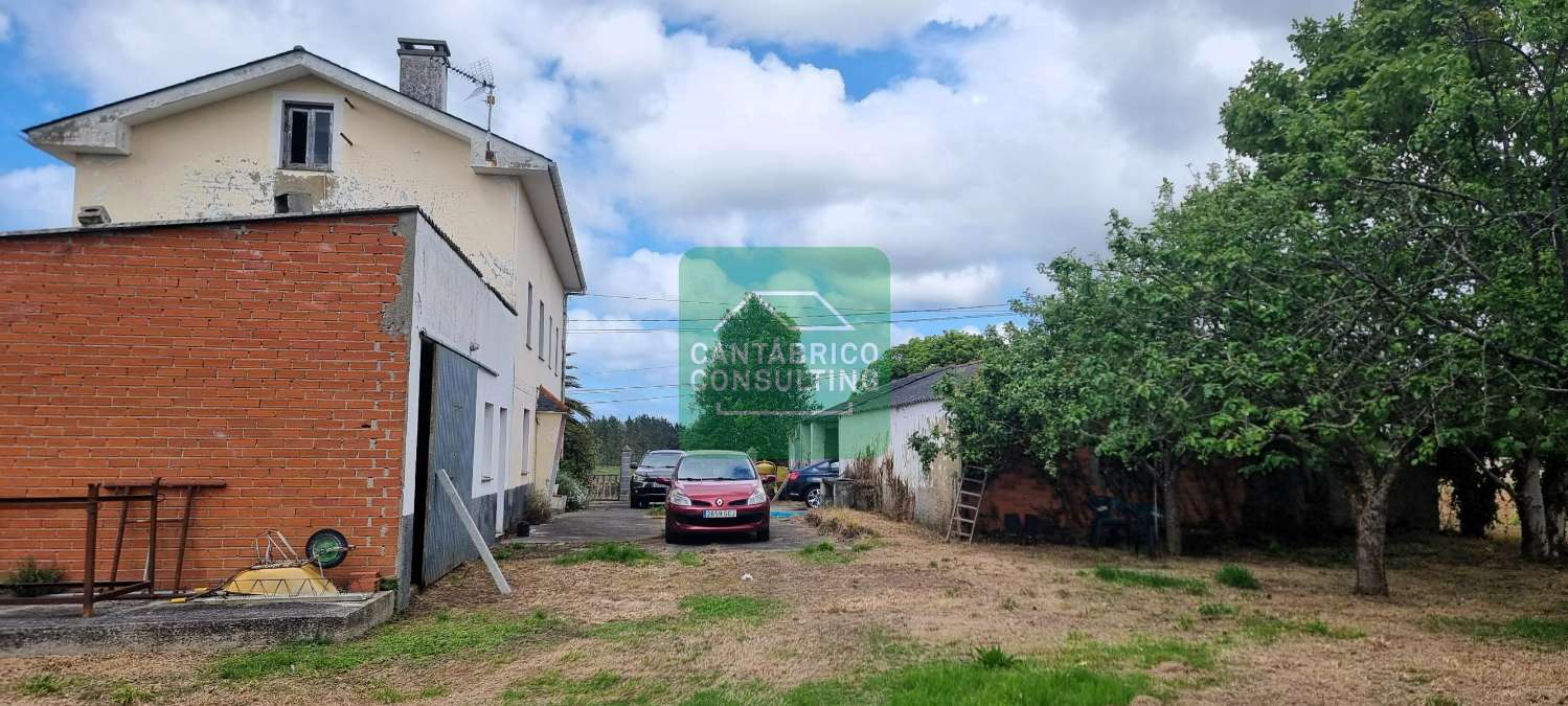 GRAN CASA FAMILIAR EN LAS CAMPAS, CASTROPOL CON ANEJOS Y MUCHAS POSIBILIDADES EN ZONA COSTERA DE ASTURIAS