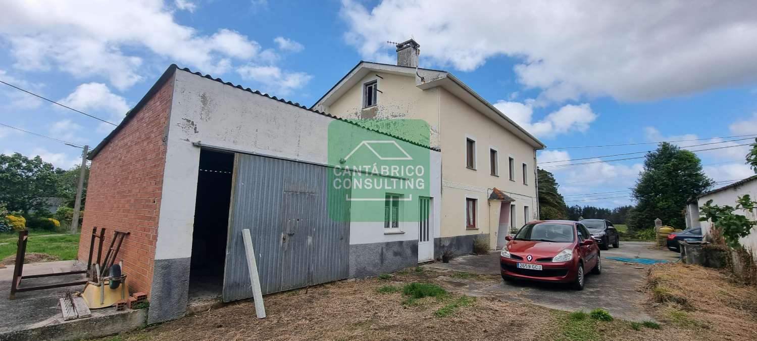 GRAN CASA FAMILIAR EN LAS CAMPAS, CASTROPOL CON ANEJOS Y MUCHAS POSIBILIDADES EN ZONA COSTERA DE ASTURIAS