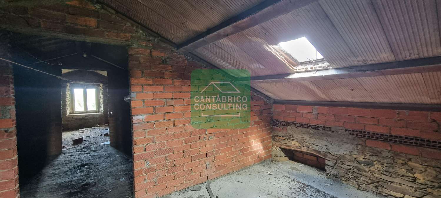 GRAN CASA FAMILIAR EN LAS CAMPAS, CASTROPOL CON ANEJOS Y MUCHAS POSIBILIDADES EN ZONA COSTERA DE ASTURIAS