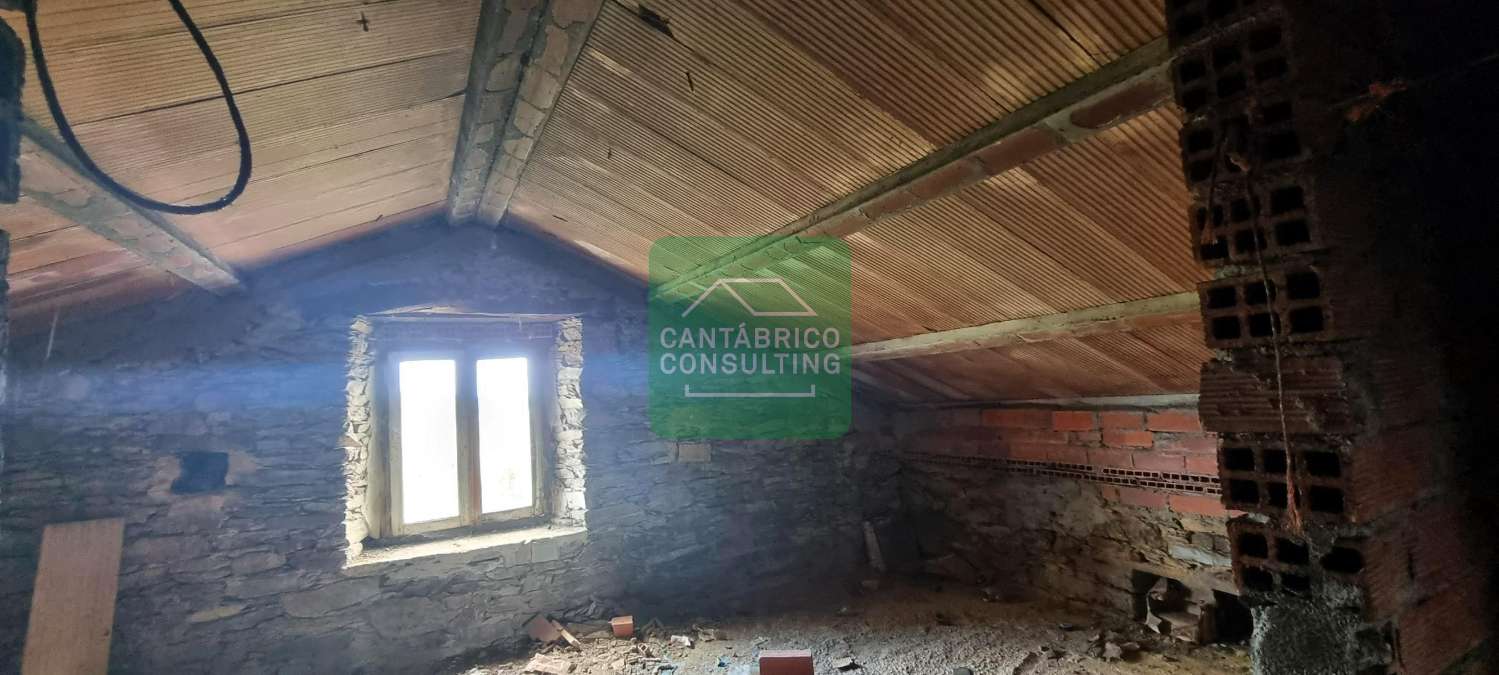 GRAN CASA FAMILIAR EN LAS CAMPAS, CASTROPOL CON ANEJOS Y MUCHAS POSIBILIDADES EN ZONA COSTERA DE ASTURIAS