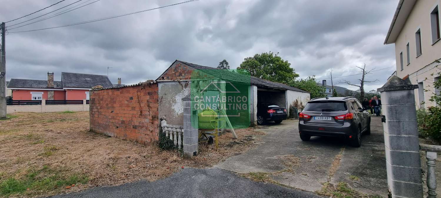 GRAN CASA FAMILIAR EN LAS CAMPAS, CASTROPOL CON ANEJOS Y MUCHAS POSIBILIDADES EN ZONA COSTERA DE ASTURIAS