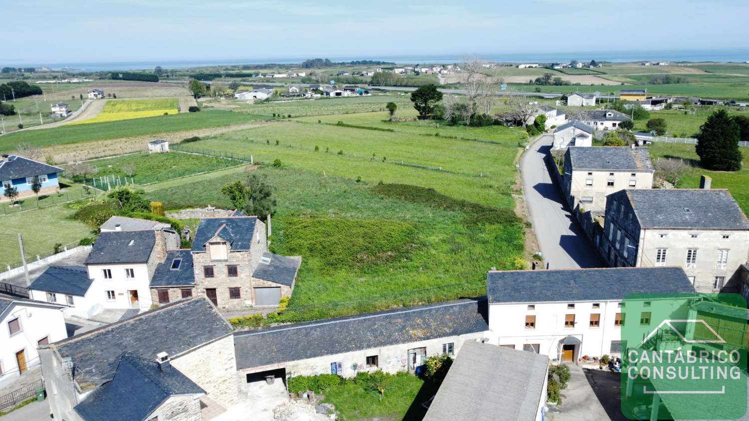 FINCA EDIFICABLE PARA DOS PARCELAS EN BARRES CASTROPOL ASTURIAS  CERCA DE LA PLAYA DE PENARRONDA