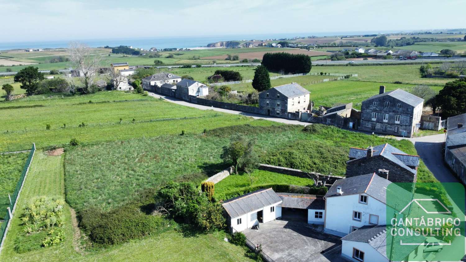 FINCA EDIFICABLE PARA DOS PARCELAS EN BARRES CASTROPOL ASTURIAS  CERCA DE LA PLAYA DE PENARRONDA