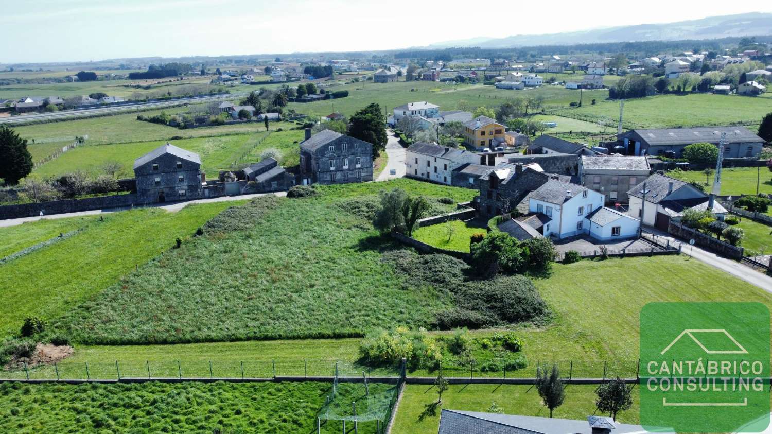 FINCA EDIFICABLE PARA DOS PARCELAS EN BARRES CASTROPOL ASTURIAS  CERCA DE LA PLAYA DE PENARRONDA