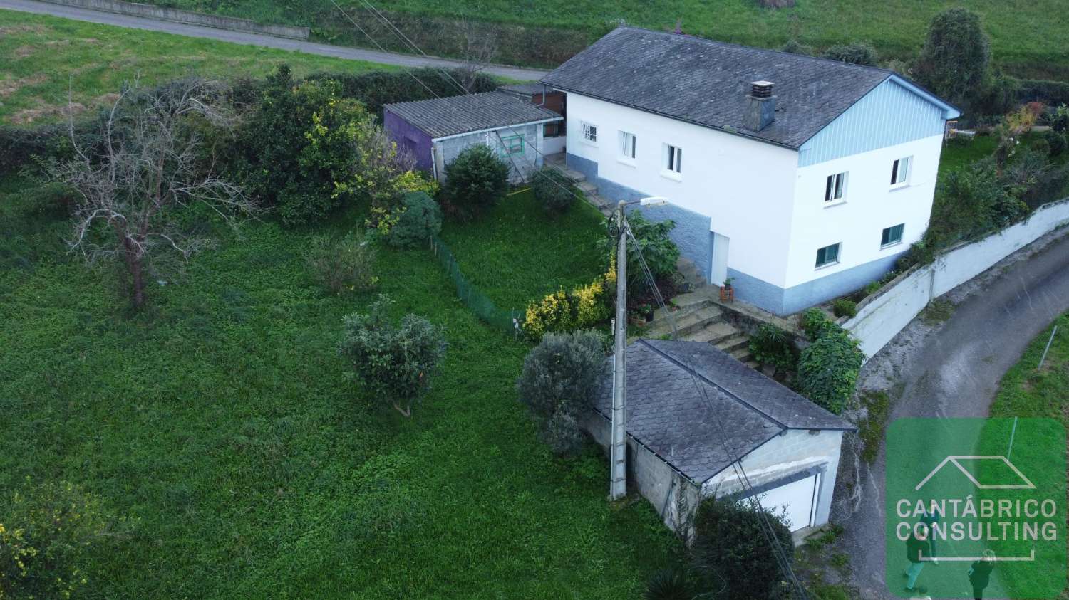 NAVIA  - ASTURIAS - CASA TRADICIONAL LISTA PARA HABITAR EN EL TOURAL