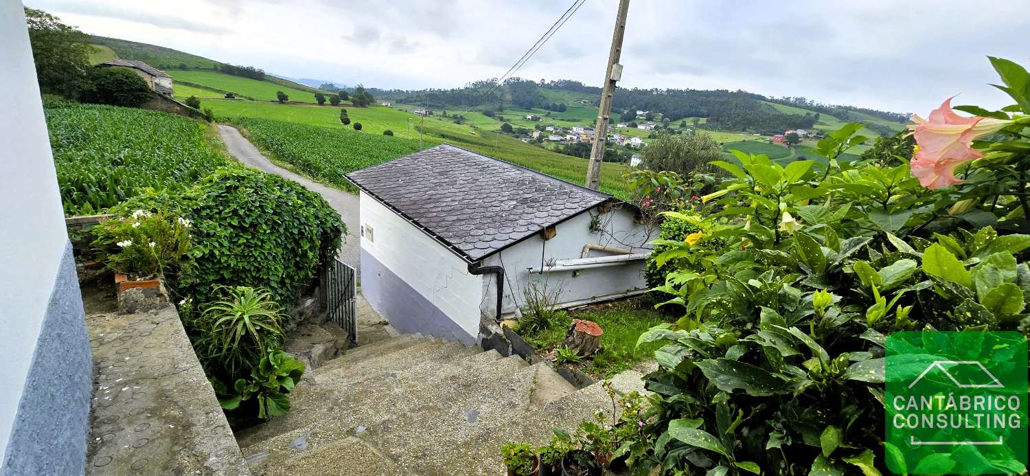 NAVIA  - ASTURIAS - CASA TRADICIONAL LISTA PARA HABITAR EN EL TOURAL