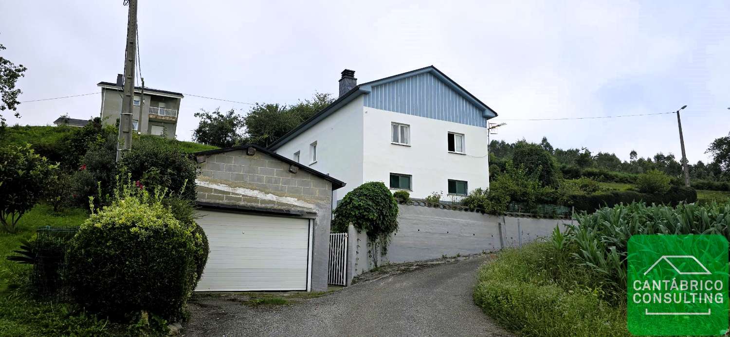 NAVIA  - ASTURIAS - CASA TRADICIONAL LISTA PARA HABITAR EN EL TOURAL