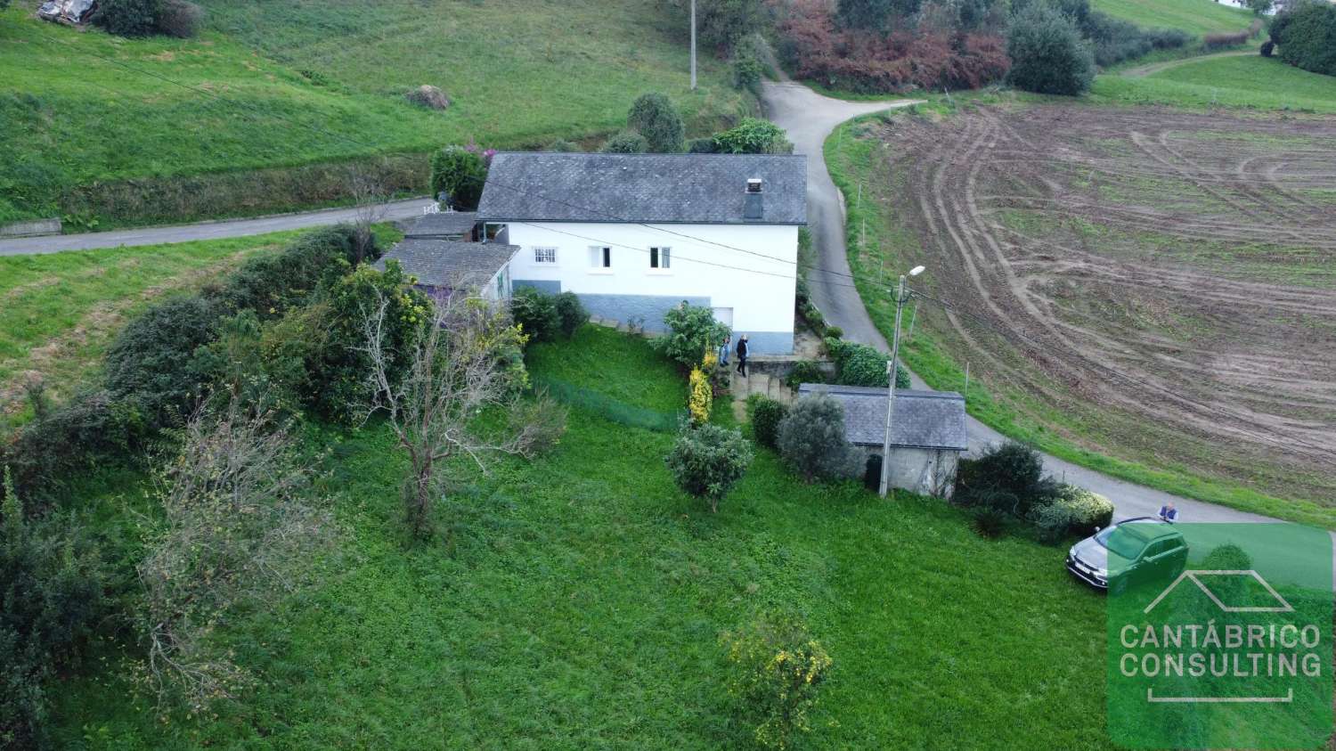 NAVIA  - ASTURIAS - CASA TRADICIONAL LISTA PARA HABITAR EN EL TOURAL