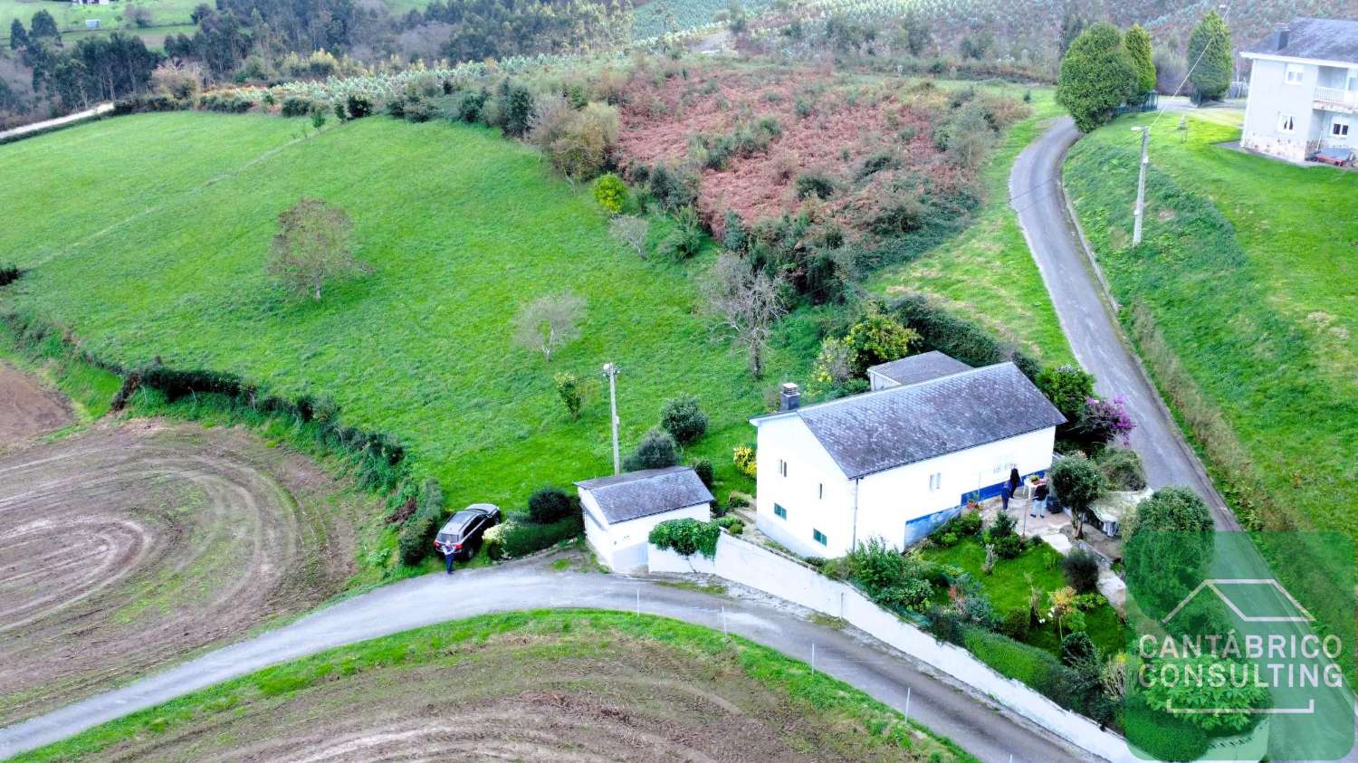 NAVIA  - ASTURIAS - CASA TRADICIONAL LISTA PARA HABITAR EN EL TOURAL