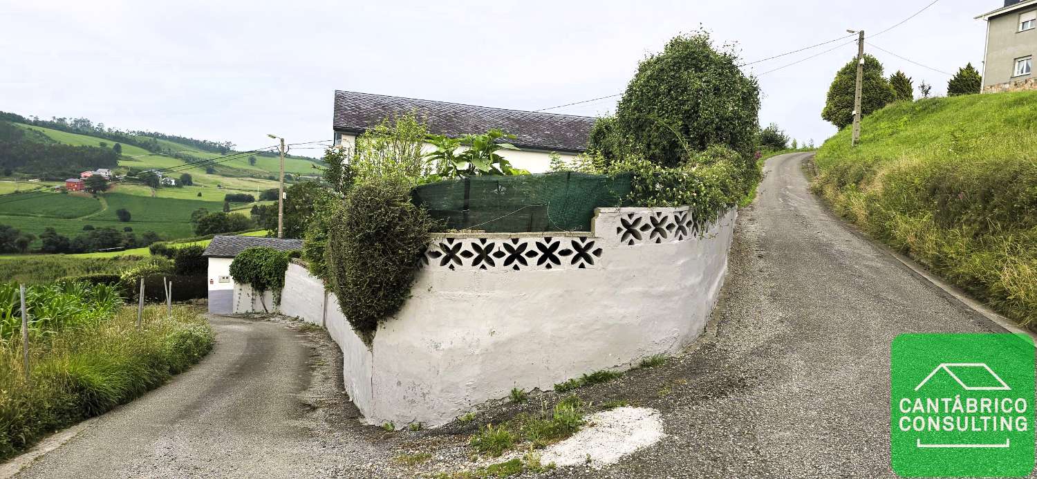 NAVIA  - ASTURIAS - CASA TRADICIONAL LISTA PARA HABITAR EN EL TOURAL