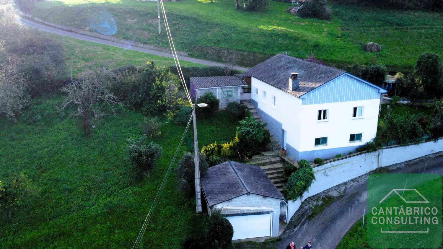 NAVIA  - ASTURIAS - CASA TRADICIONAL LISTA PARA HABITAR EN EL TOURAL