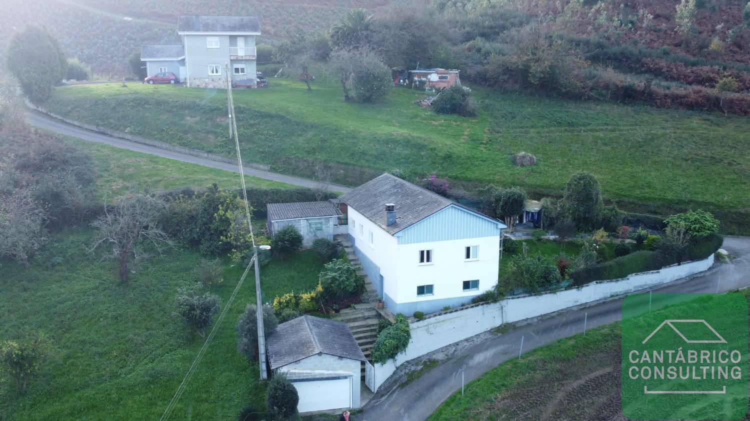 NAVIA  - ASTURIAS - CASA TRADICIONAL LISTA PARA HABITAR EN EL TOURAL