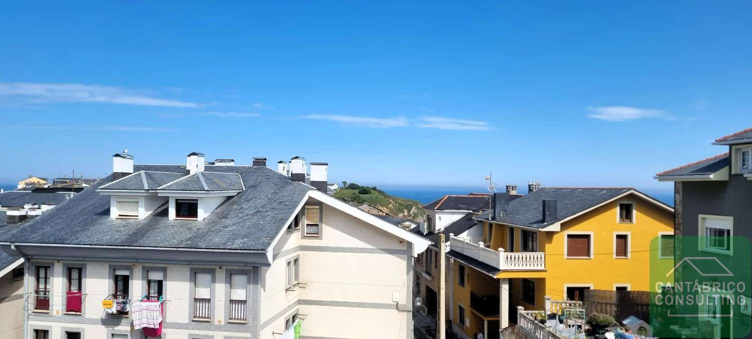 TRADITIONAL ASTURIAN HOUSE IN THE CENTER OF TAPIA