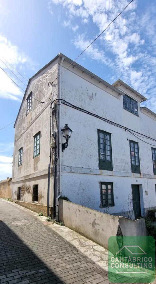 MAISON TRADITIONNELLE ASTURIENNE AU CENTRE DE TAPIA