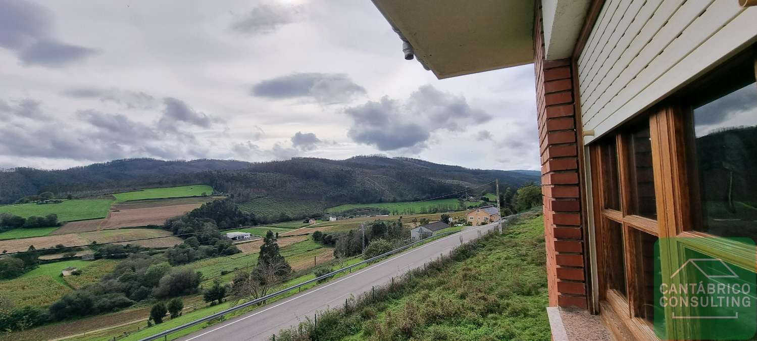 CHALET DE DOS PLANTAS EN FINCA DE 14000 m² EN SAN VICENTE DE CUBELAS, RIBADEO.