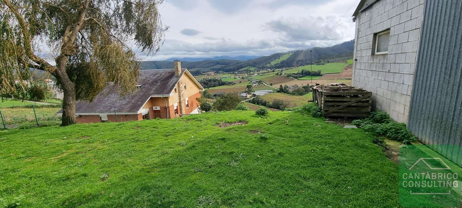 CHALET DE DOS PLANTAS EN FINCA DE 14000 m² EN SAN VICENTE DE CUBELAS, RIBADEO.