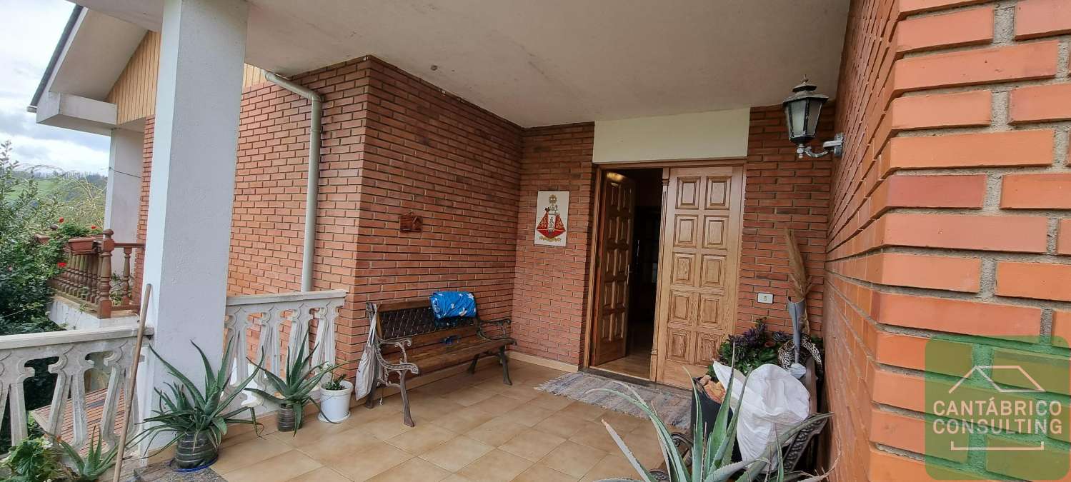 CHALET DE DOS PLANTAS EN FINCA DE 14000 m² EN SAN VICENTE DE CUBELAS, RIBADEO.