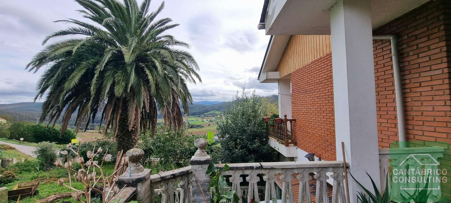 CHALET DE DOS PLANTAS EN FINCA DE 14000 m² EN SAN VICENTE DE CUBELAS, RIBADEO.