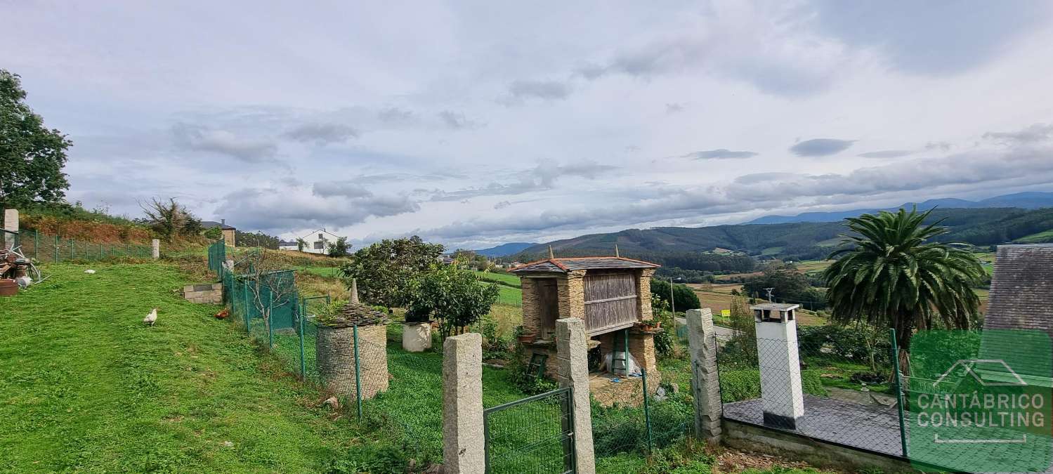 CHALET DE DOS PLANTAS EN FINCA DE 14000 m² EN SAN VICENTE DE CUBELAS, RIBADEO.