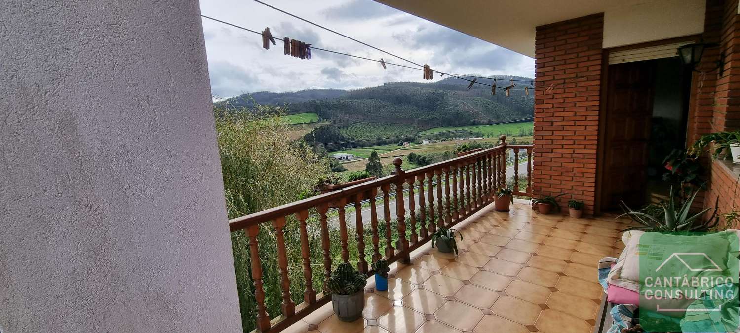 CHALET DE DOS PLANTAS EN FINCA DE 14000 m² EN SAN VICENTE DE CUBELAS, RIBADEO.