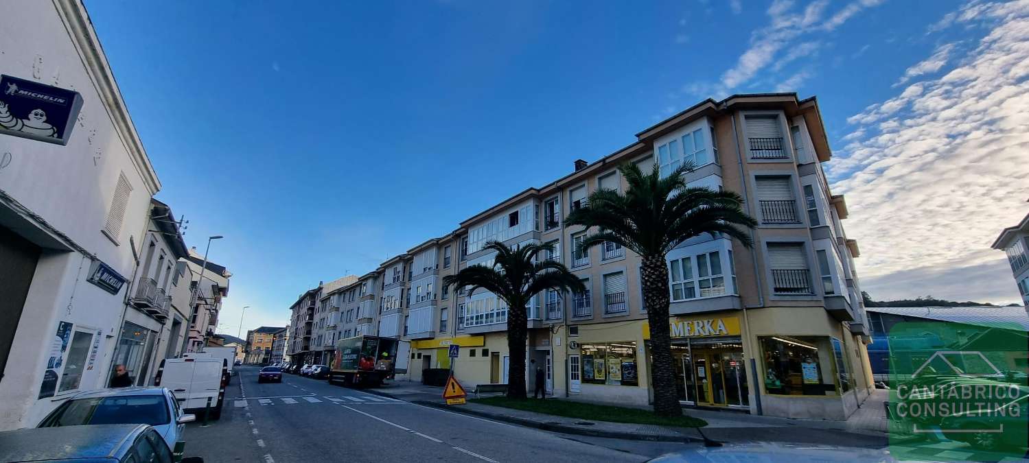 PISO DE EXELENTE UBICACION Y ACCSESO EN VEGADEO, ASTURIAS.