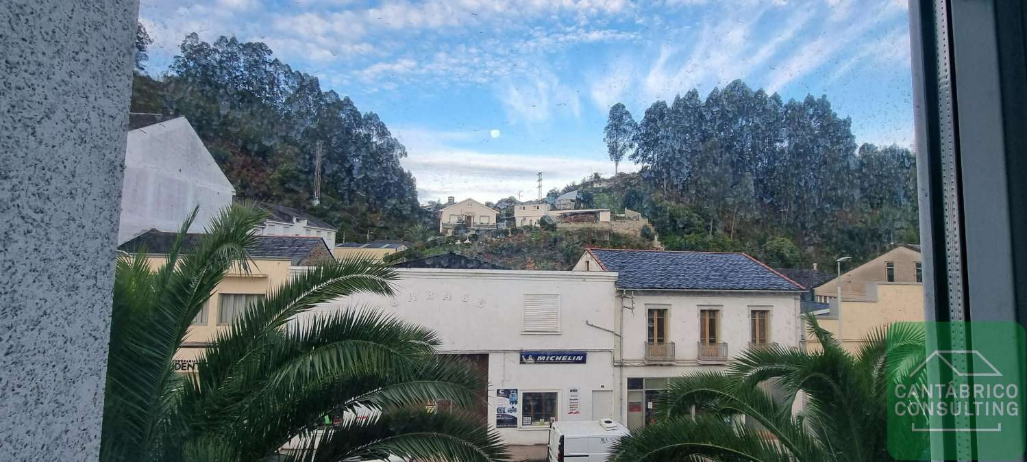 PISO DE EXELENTE UBICACION Y ACCSESO EN VEGADEO, ASTURIAS.