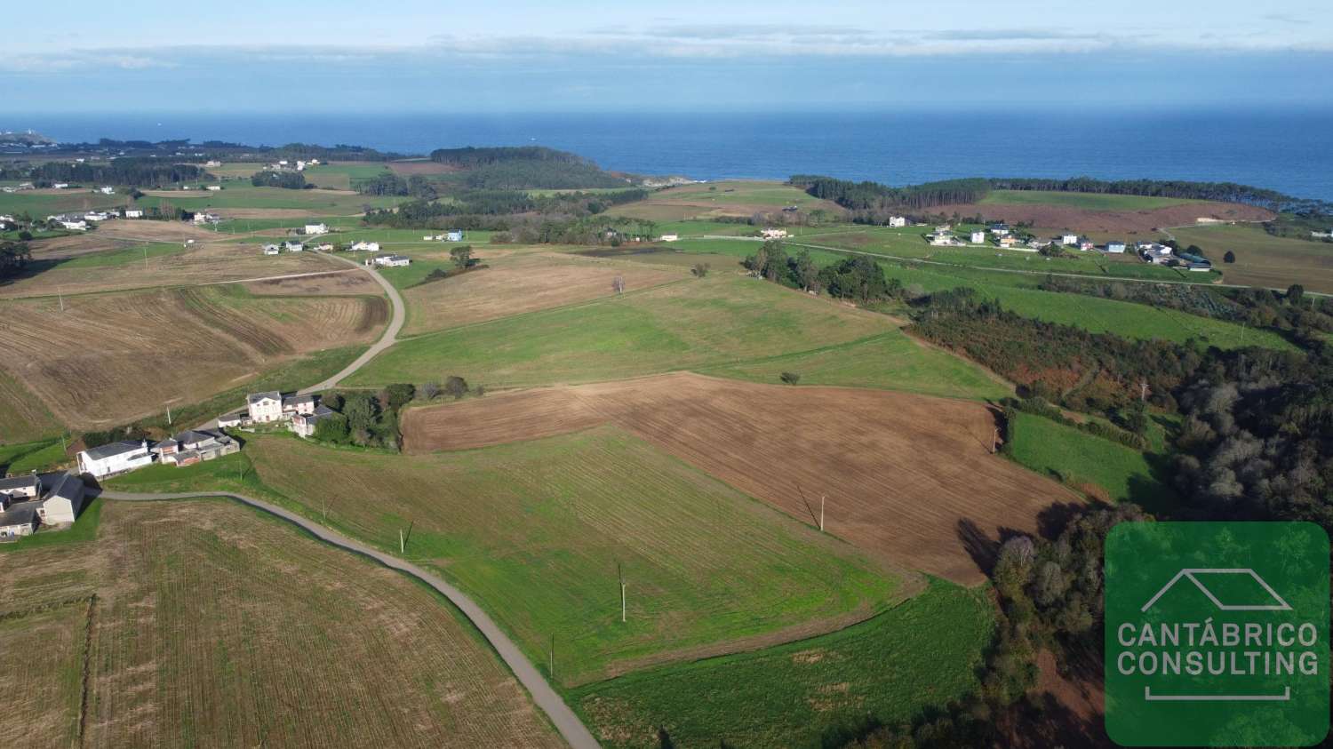 CONJUNTO DE PROPIEDADES EN FREAL NAVIA ASTURIAS - AL LADO DE LA COSTA Y MUY CERCA DE LA PLAYA DE FREJULFE – IDEAL PARA COMPLEJO TURISTICO