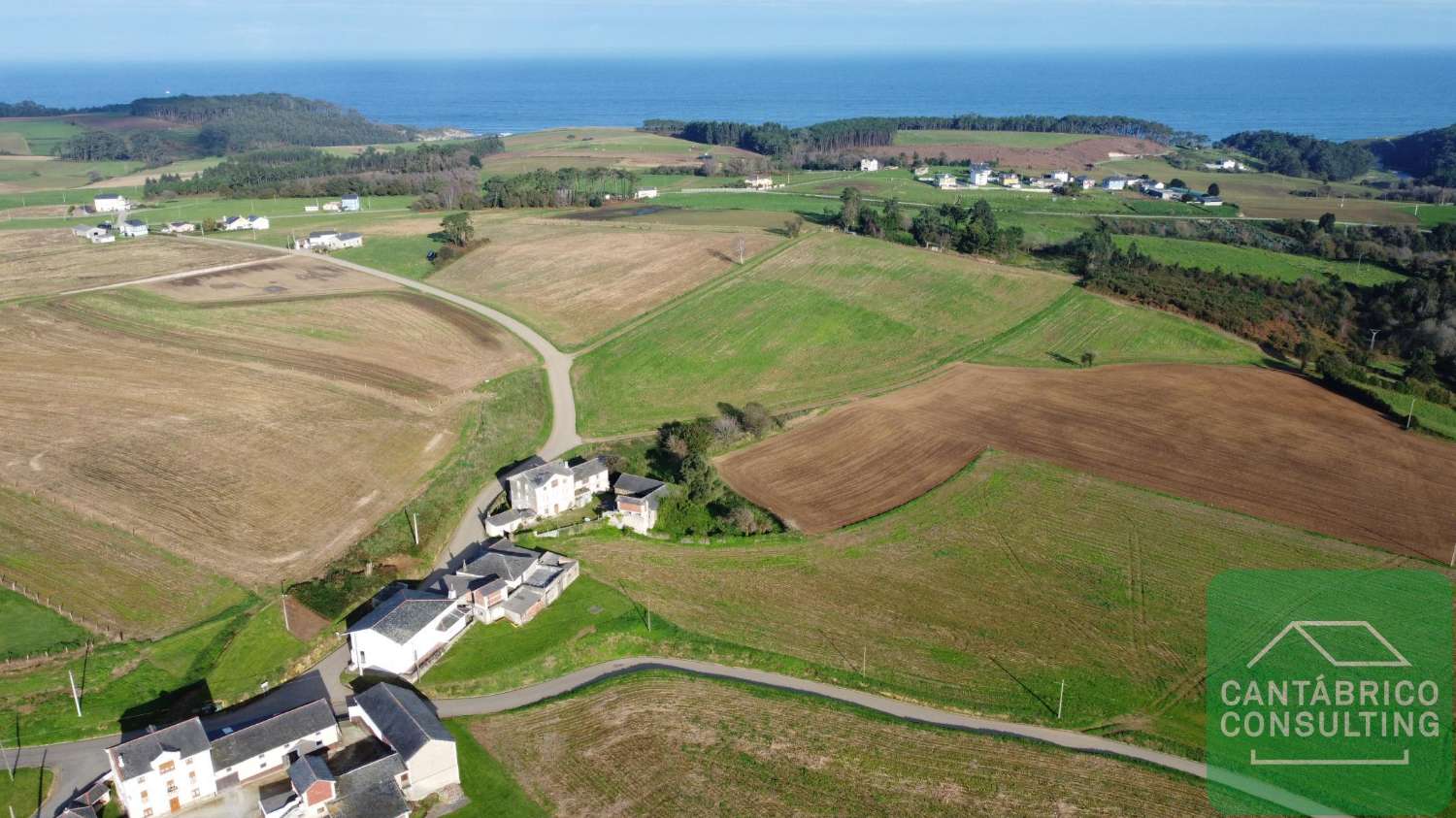 CONJUNTO DE PROPIEDADES EN FREAL NAVIA ASTURIAS - AL LADO DE LA COSTA Y MUY CERCA DE LA PLAYA DE FREJULFE – IDEAL PARA COMPLEJO TURISTICO