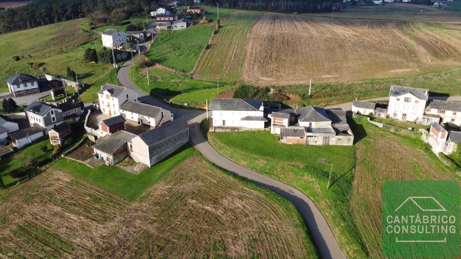 CONJUNTO DE PROPIEDADES EN FREAL NAVIA ASTURIAS - AL LADO DE LA COSTA Y MUY CERCA DE LA PLAYA DE FREJULFE – IDEAL PARA COMPLEJO TURISTICO