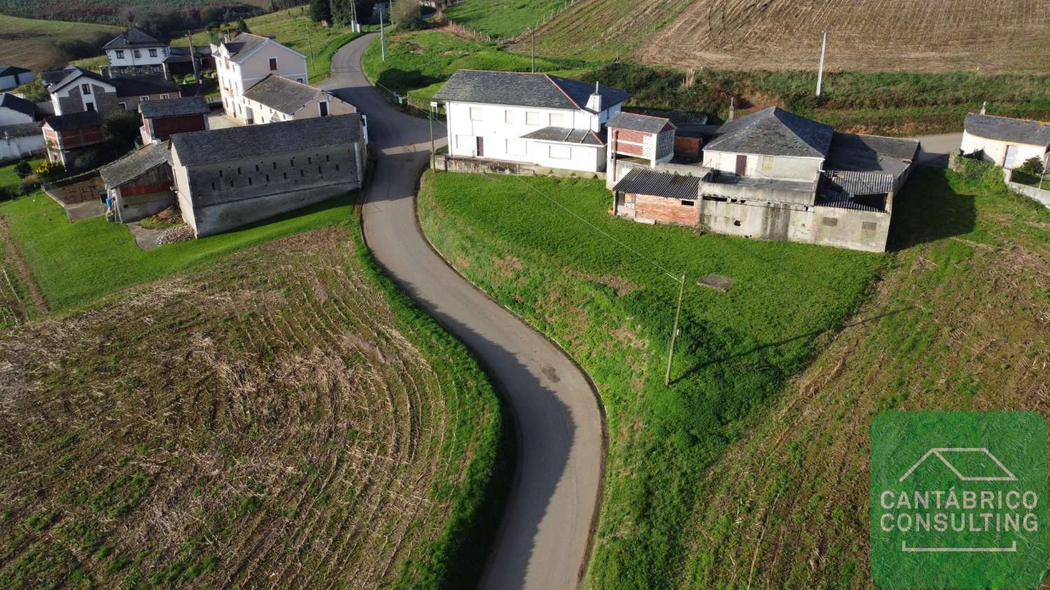 CONJUNTO DE PROPIEDADES EN FREAL NAVIA ASTURIAS - AL LADO DE LA COSTA Y MUY CERCA DE LA PLAYA DE FREJULFE – IDEAL PARA COMPLEJO TURISTICO