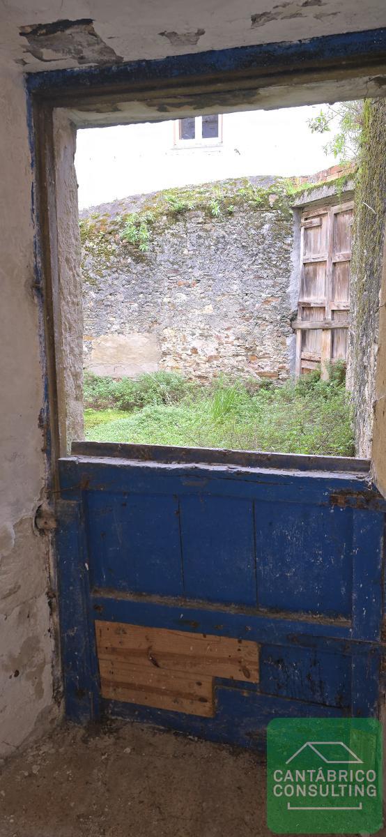 GRAN CASA A REFORMAR EN EL CENTRO DE FIGUERAS, CASTROPOL, ASTURIAS