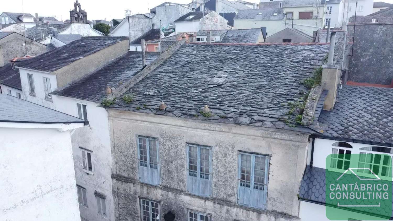 GRAN CASA A REFORMAR EN EL CENTRO DE FIGUERAS, CASTROPOL, ASTURIAS