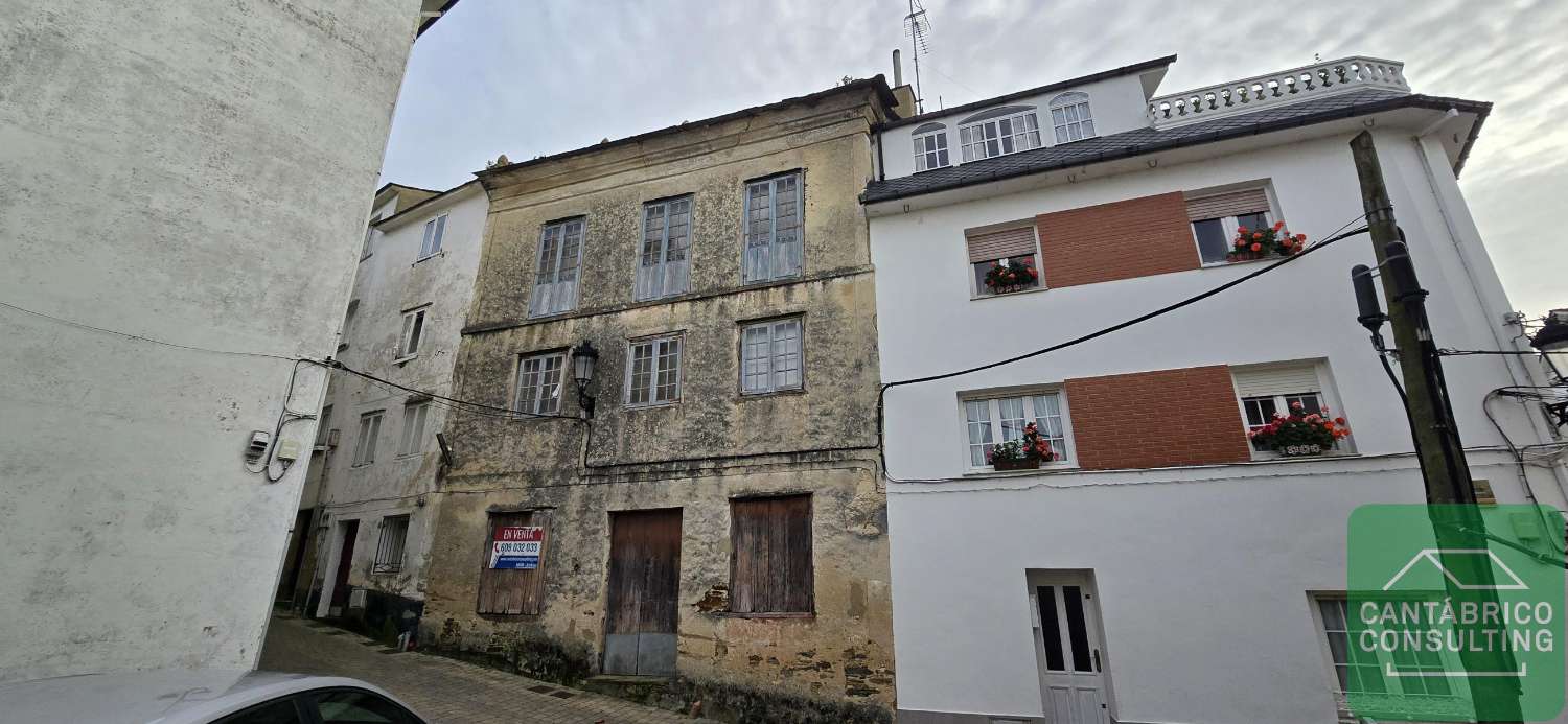 GRAN CASA A REFORMAR EN EL CENTRO DE FIGUERAS, CASTROPOL, ASTURIAS