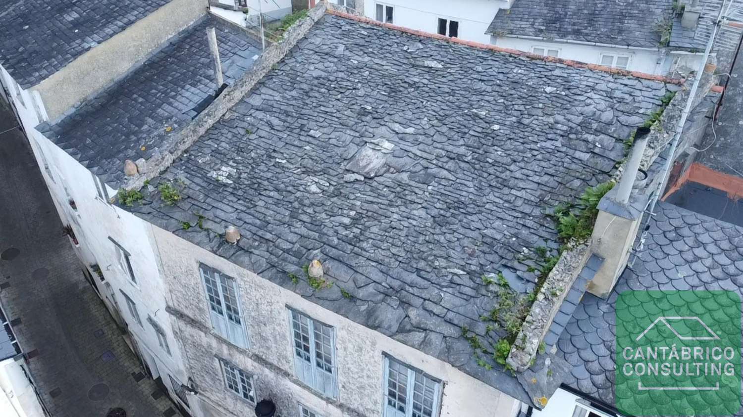 GRAN CASA A REFORMAR EN EL CENTRO DE FIGUERAS, CASTROPOL, ASTURIAS