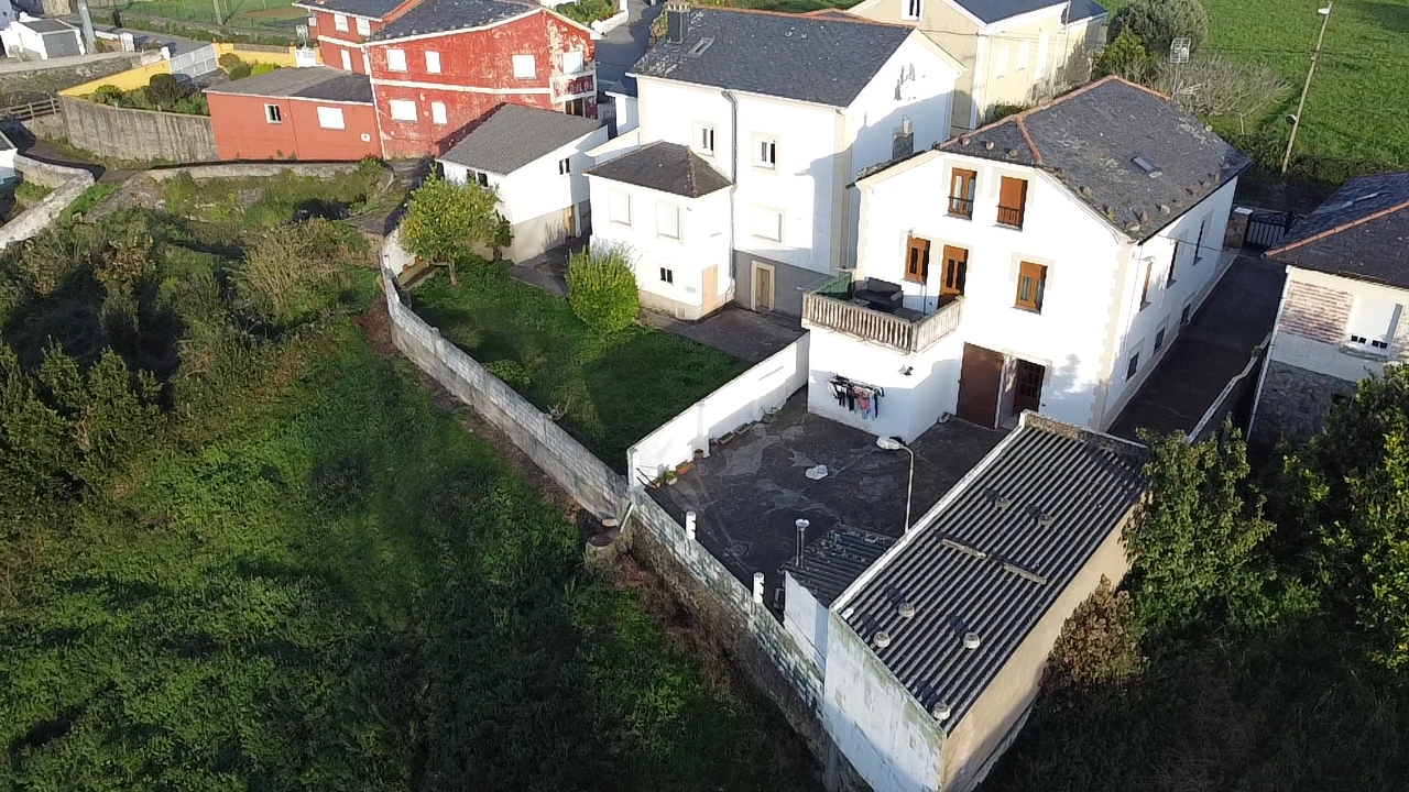 CASA CON DOS VIVIENDAS Y POSIBILIDADES ENCIMA DEL PUERTO DE ORTIGUERA COAÑA ASTURIAS