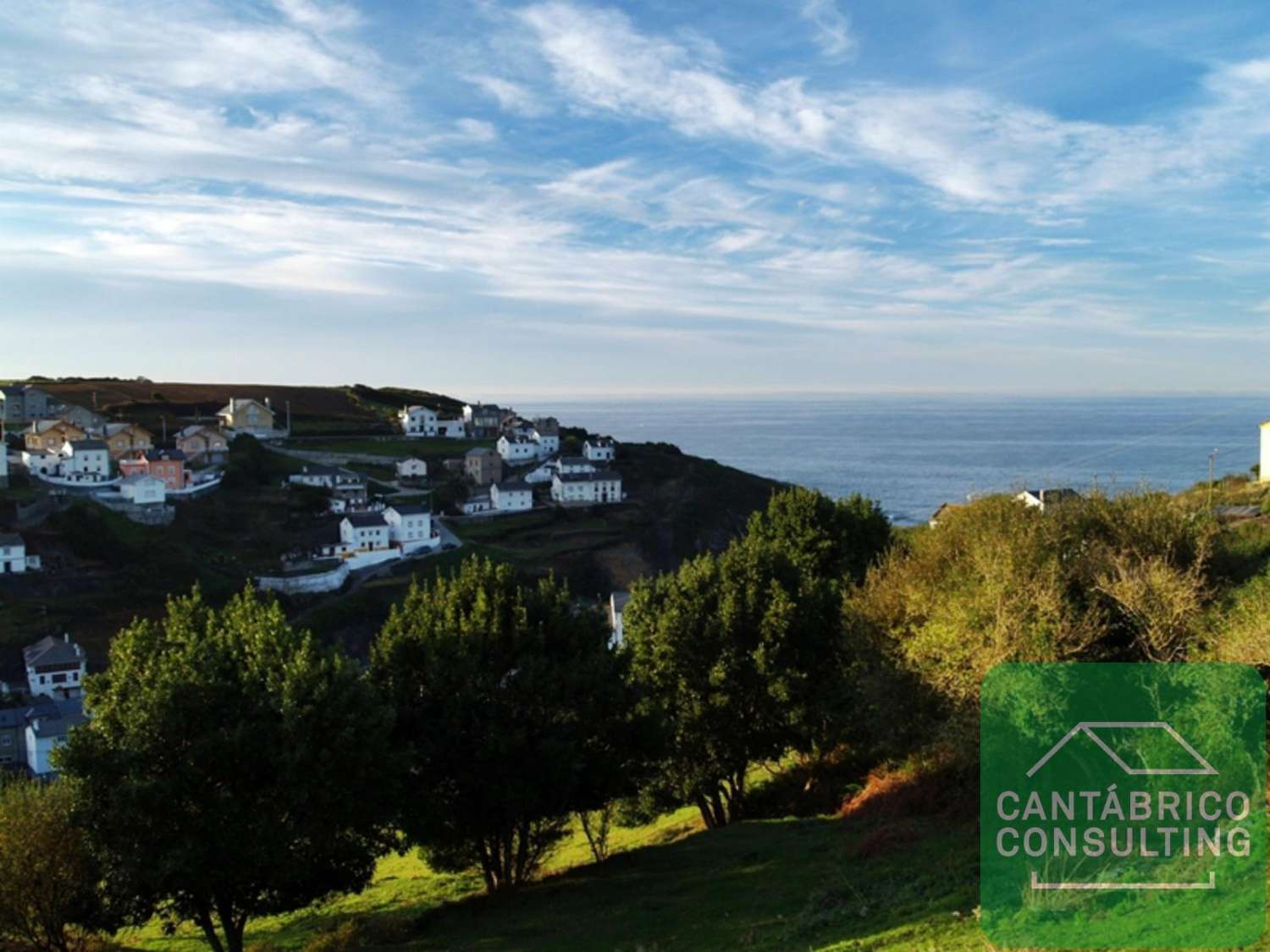 CASA UNIFAMILIAR CON DOS PLANTAS Y LOCAL ACONDICIONADO COMO VIVIENDA EN PLATA SEMI SOTANO