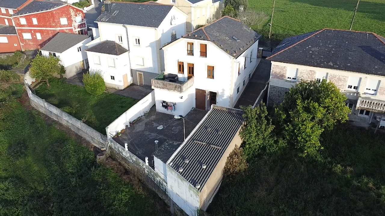 CASA CON DOS VIVIENDAS Y POSIBILIDADES ENCIMA DEL PUERTO DE ORTIGUERA COAÑA ASTURIAS